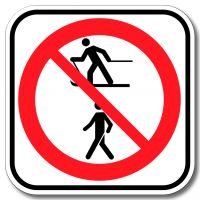 Accès interdit aux skieurs de fond et piétons