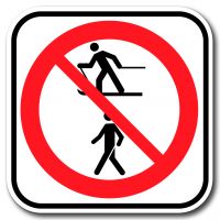 Accès interdit aux skieurs de fond et aux piétons