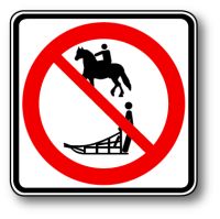 Accès interdit aux cavaliers et aux traîneaux à chiens